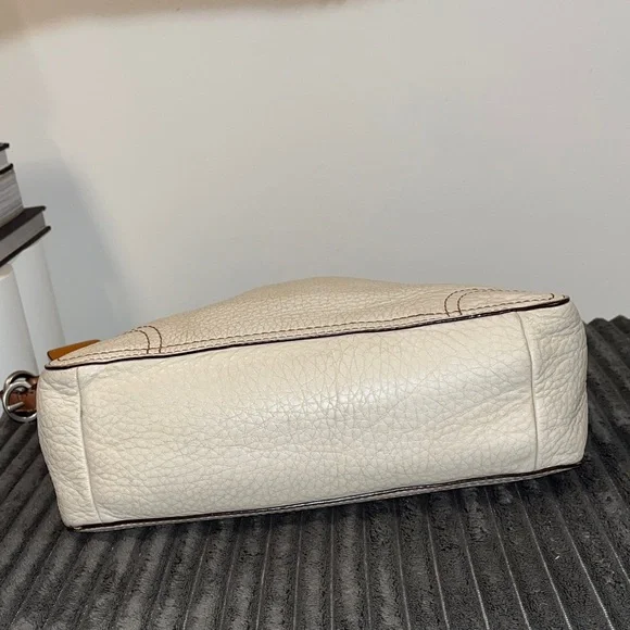 Authentic COACH chelsea bag in taupe - Picture 6 of 12